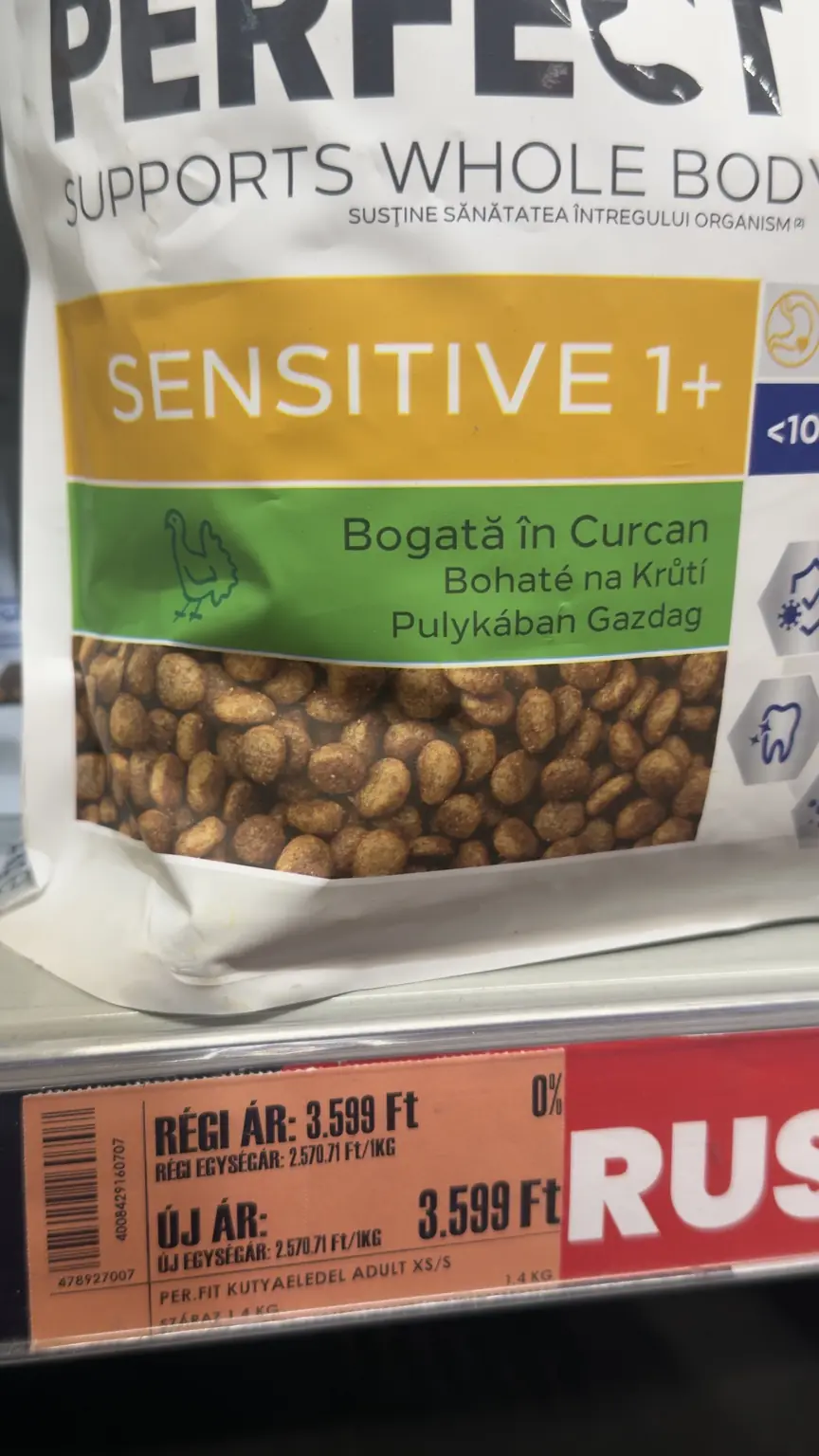 Perfect Fit kutyaeledel alatt narancssárga polccímke azonos, 3 599 Ft-os régi és új árral, valamint 0%-os kedvezménnyel
